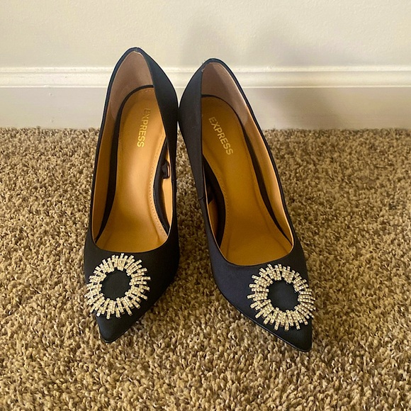 EXPRESS Black Pumps With Ring Rhinestone - Picture 2 of 4
